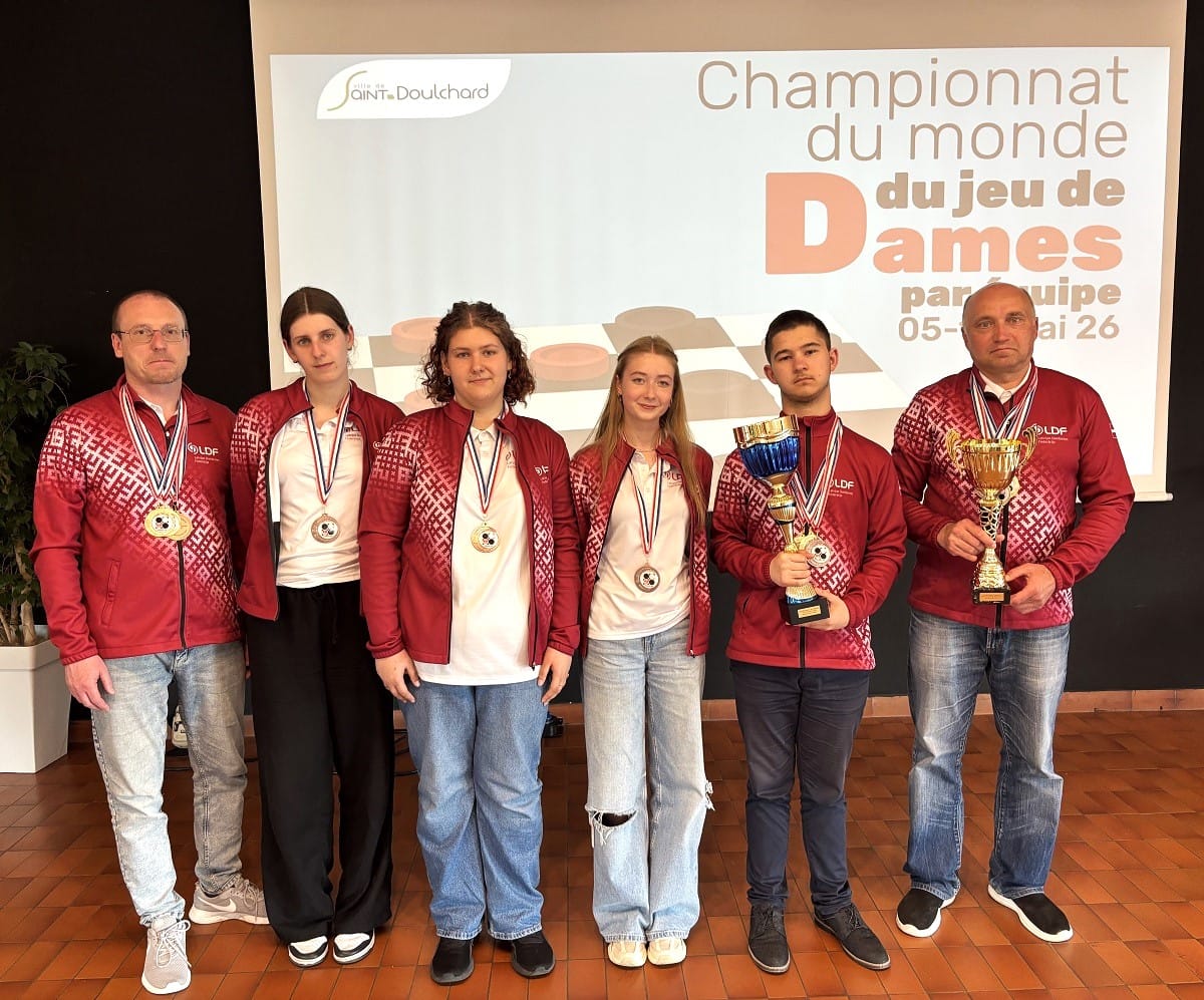Panākumi Pasaules komandu čempionātā 100 lauciņu dambretē